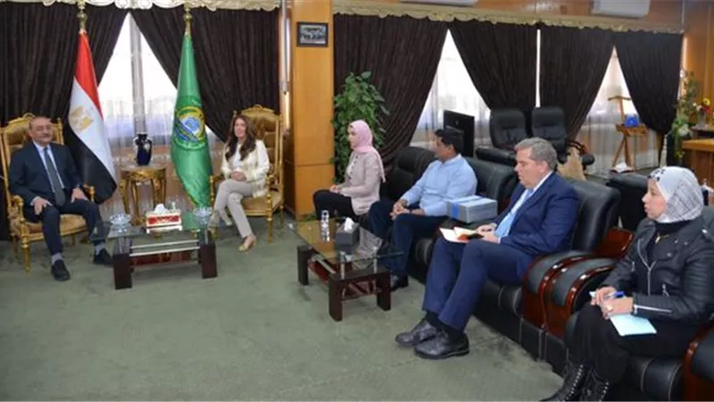 محافظ الإسماعيلية وسفيرة الولايات المتحدة يبحثان التعاون المشترك