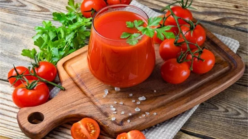 عصير الطماطم يمنع نوعا قاتلا من التسمم الغذائي