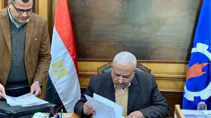 محافظ السويس يعتمد نتيجة الفصل الدراسي الاول