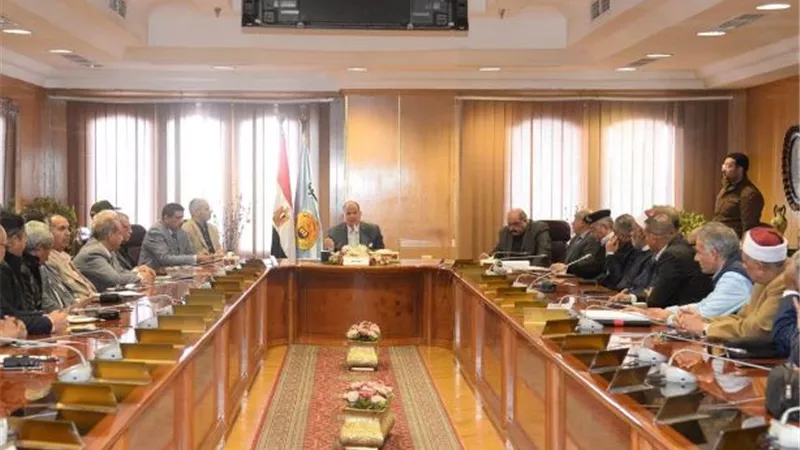 محافظ أسيوط يترأس جلسة المجلس التنفيذي للمحافظة لشهر يناير