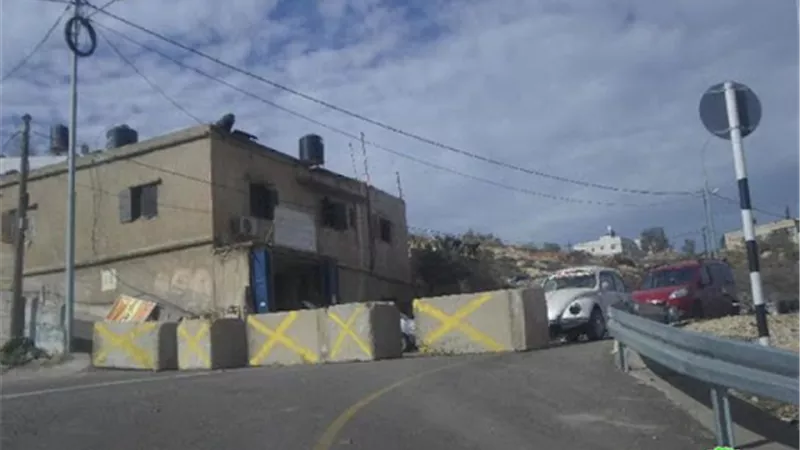 الاحتلال الإسرائيلى يغلق مدخل بلدة سنجل بالضفة الغربية