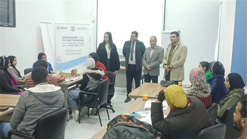 90 طالب يشاركون بدورة مهارات التوظيف بجامعة القناة