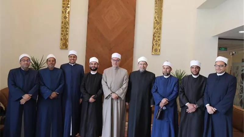“البحوث الإسلامية” يوجه قافلة توعوية شاملة إلى الواحات البحرية