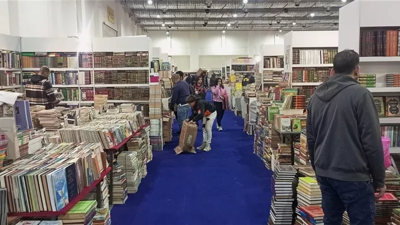 45 طالب من جامعة أسيوط الأهلية في زيارة لمعرض الكتاب