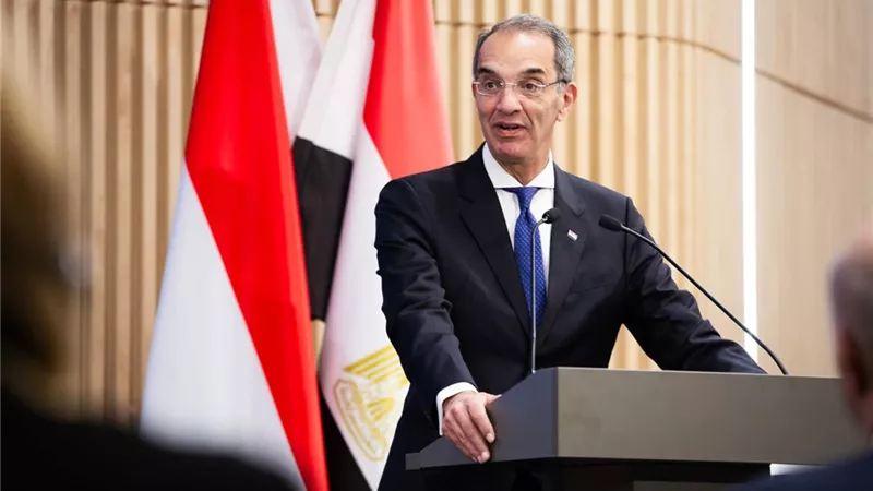 الاتصالات :يوجد بمصر 14 كابلًا بحريًا دولياً وجارى انشاء 5 جديدة
