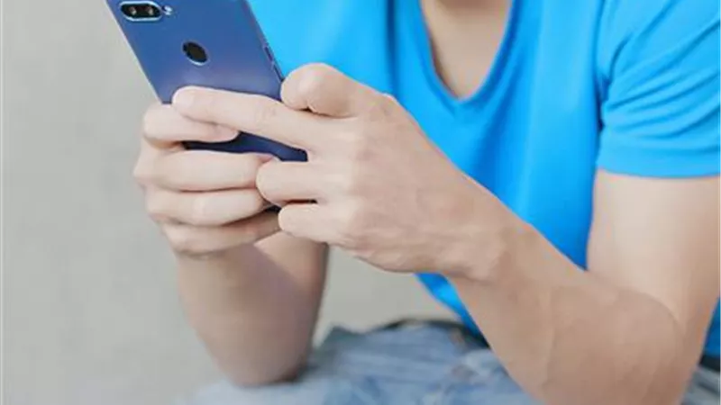 اعرف الاضرار الناتجة لاستخدام هاتفك اكثر من ساعتين يوميا