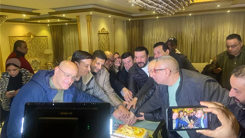 مجلس نقابة الموسيقيين يزور مصطفى كامل في منزله ويطالبوه بالرجوع عن الاستقالة