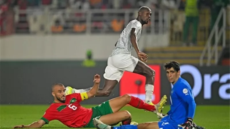 الأولاد يتلاعبون بأسود الأطلس .. رفاق تاو إلى ربع نهائى الـ كان على حساب نجوم المغرب