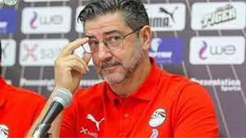 فيتوريا يرفض الرحيل عن منتخب مصر.. ويتمسك بالشرط الجزائى كاملا
