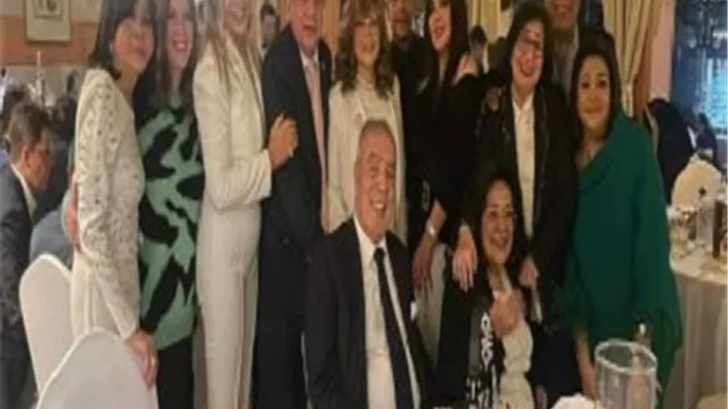 محمد العدل يهنئ المخرج عمر عبد العزيز بعقد قرانه