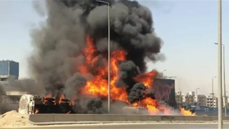 إغلاق كوبري كفر الدوار بعد انقلاب سيارة مواد بترولية واشتعالها