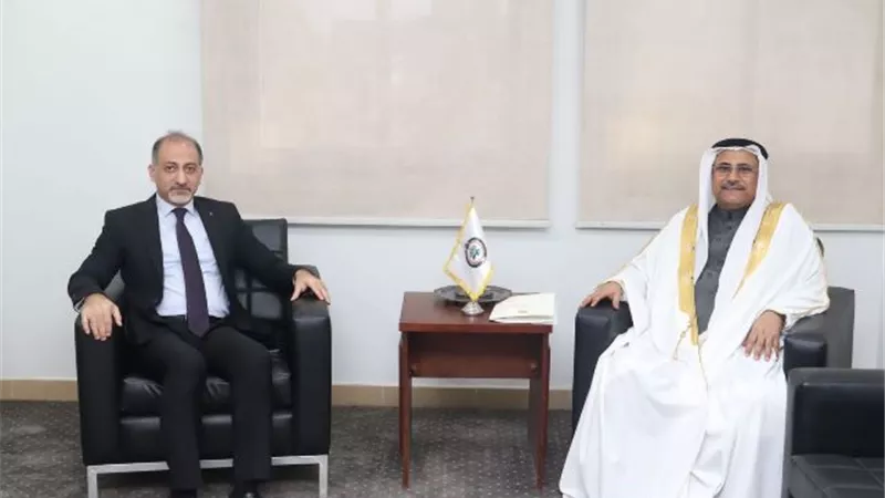 «البرلمان العربي» يلتقي مندوب فلسطين لدى جامعة الدول