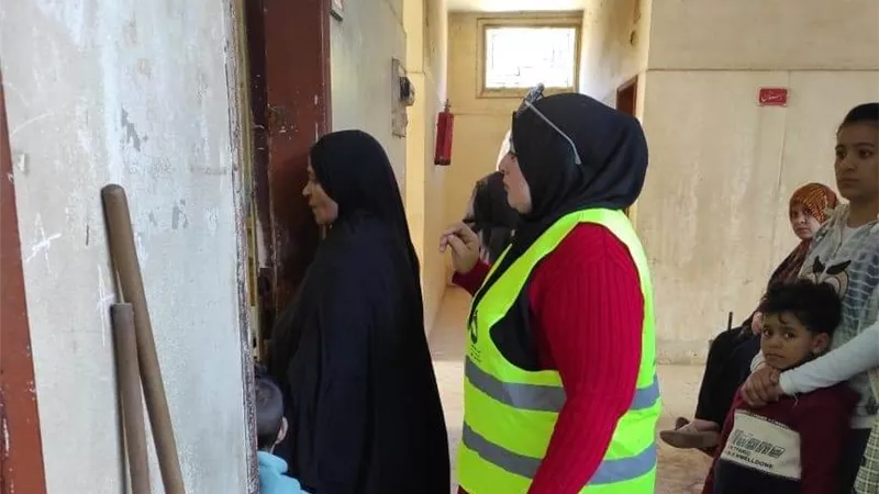 الكشف علي ١٧٥ حالة في قافلة 