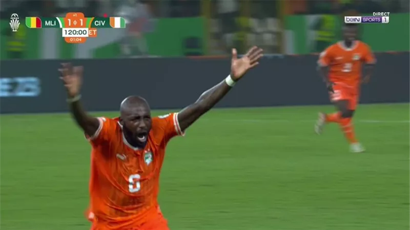 كوت ديفوار بتسعة لاعبين تهزم مالي وتتأهل لنصف نهائي أمم أفريقيا