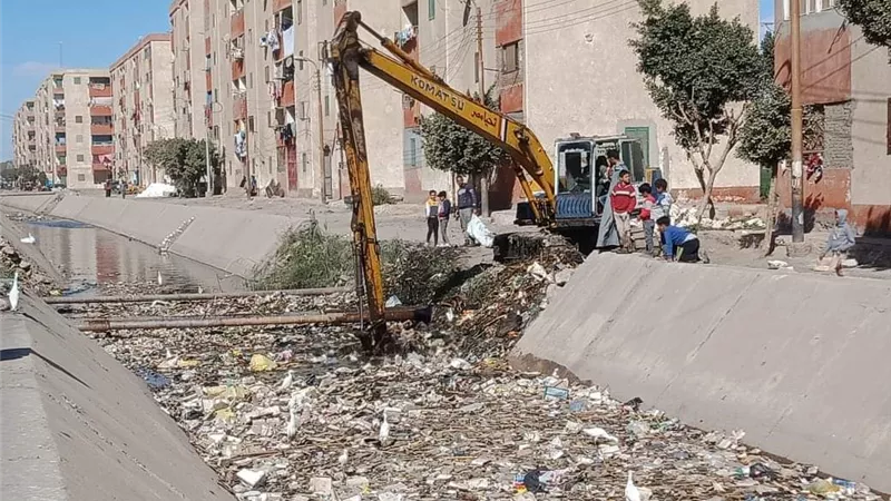 حملة لتطهير المجاري المائية بمركز أبوقرقاص