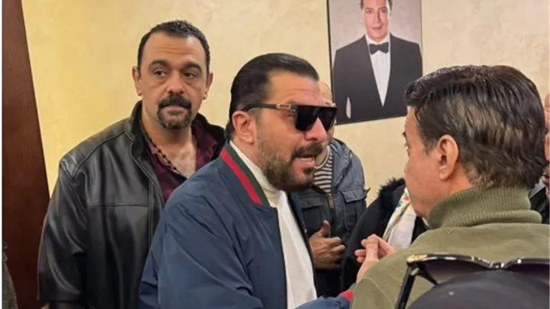 مصطفى كامل يعود لمقر نقابة الموسيقين بعد تلويح بتقديم استقالته