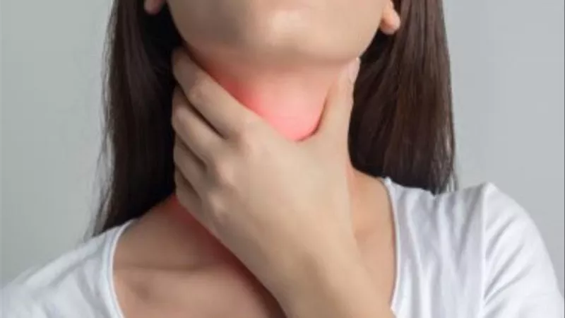كيف تتخلص من التهاب الحلق في الشتاء بطرق طبيعية داخل المنزل