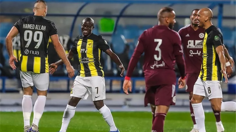 حجازي يقود اتحاد جدة لاكتساح الفيصلي والتأهل لنصف نهائي الكأس