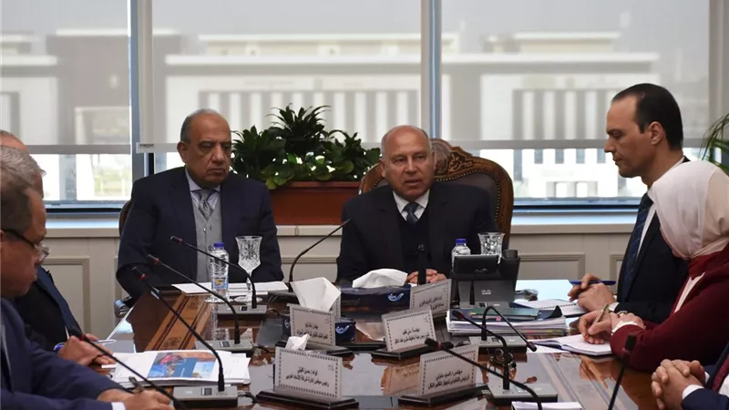 الوزير: توطين صناعة وسائل النقل ولا استيراد لاي اتوبيسات من الخارج