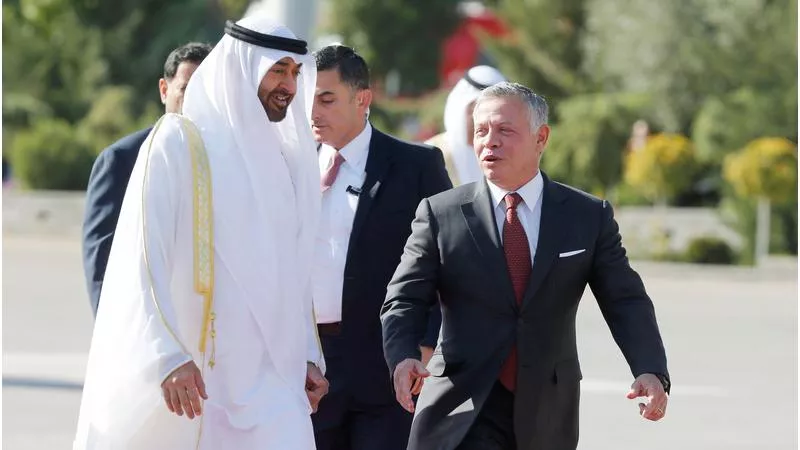 العاهل الأردني وولي عهده يستقبلان رئيس الإمارات لدى وصوله عمان