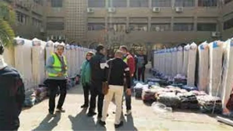 بطاطين وملابس شتوية للأطفال ومستلزمات .. شباب الكنيسة الارثوذكسية يجهزون شاحنة إغاثة لأهالينا فى غزة