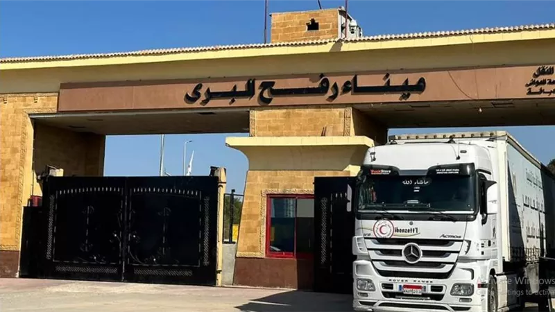 من أمام معبر رفح..وفد برلماني فرنسي يطالب بوقف إطلاق النار في غزة