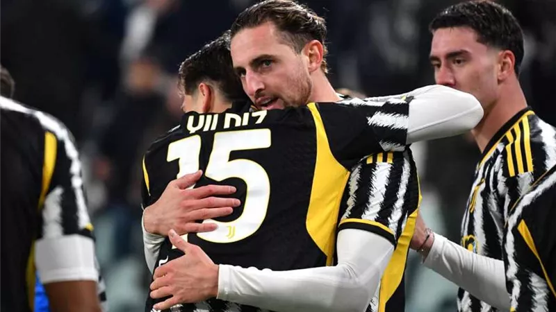 برشلونة يخطط للتعاقد مع نجم يوفنتوس مجانا