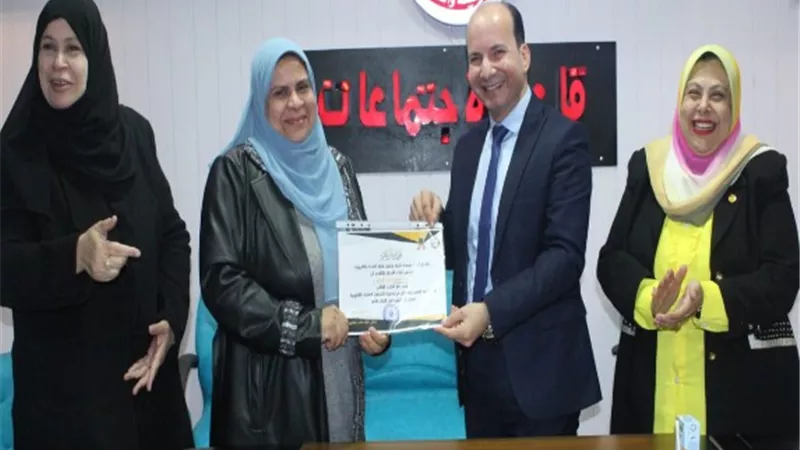 وكيل وزارة الصحة بالقليوبية يُكرم عددا من العاملين بالمديرية..صور