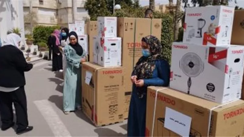 لتوفير حياة كريمة للمواطنين .. فعالية لتوزيع الأثاث والأجهزة على 27 أسرة من الأولى بالرعاية بالقاهرة