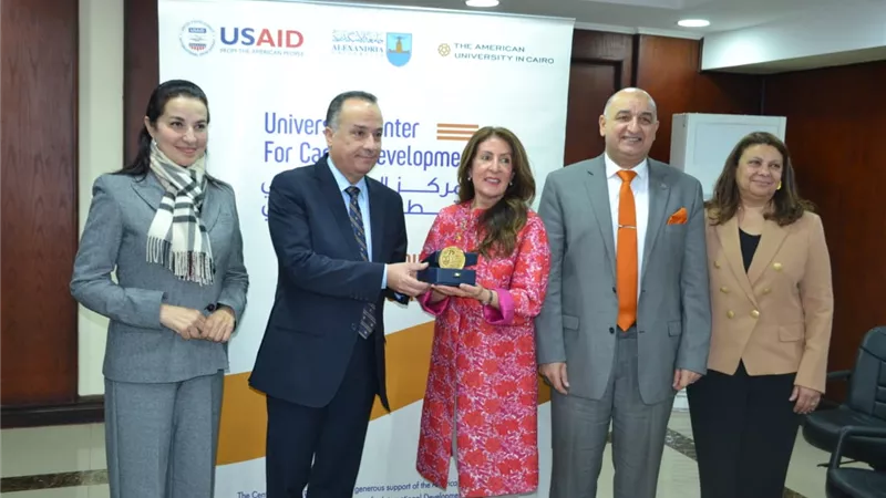 السفيرة الأمريكية تتفقد المركزالجامعي للتطويرالمهني بكلية الأعمال