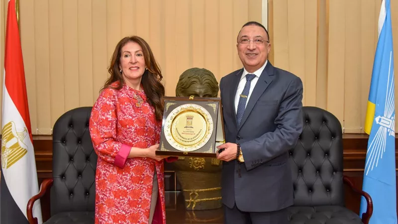 محافظ الإسكندرية والسفيرة الأمريكية يبحثان التعاون المشترك