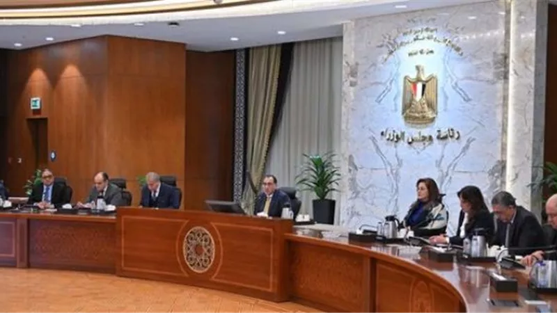 رئيس الوزراء يتابع توافر السلع والمنتجات مع اقتراب شهر رمضان
