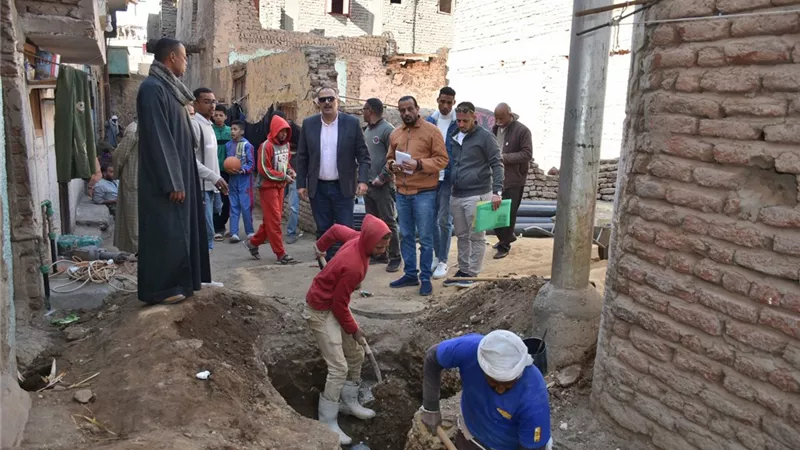 رئيس مياه الأقصر يتابع أعمال وصلات المياه المنزلية بأرمنت