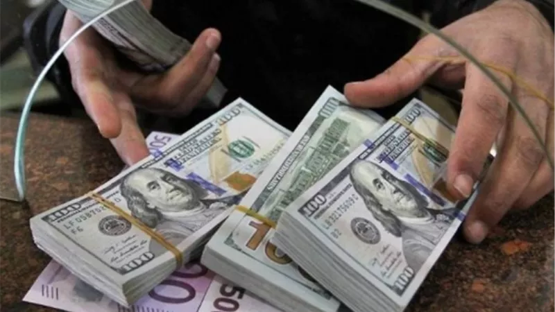 خبير اقتصادى يعلق على اسباب انخفاض سعر الدولار في السوق السوداء