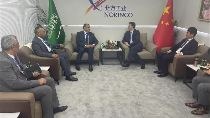وزير الإنتاج الحربى يتفقد جناح 