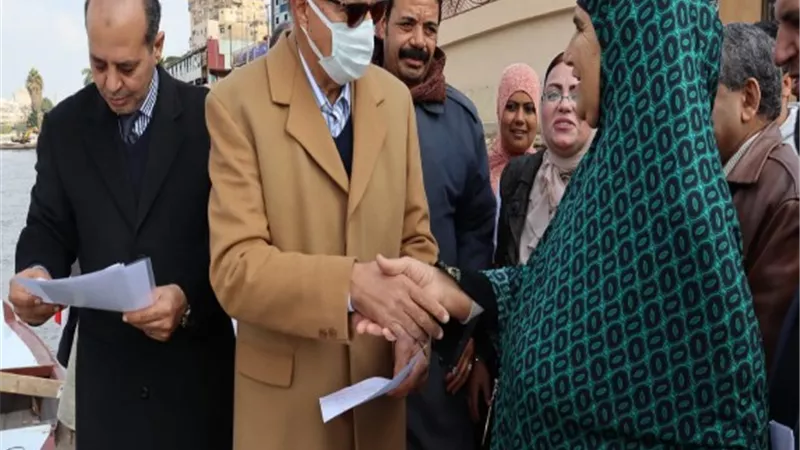 محافظ القليوبية يُسلم قوارب صيد لـ 10صيادين من الأسر الأولى بالرعاية