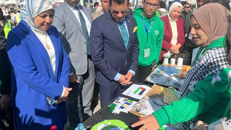 وزير الرياضة يشهد فعاليات قافلة الشباب والمناخ بمعرض الكتاب