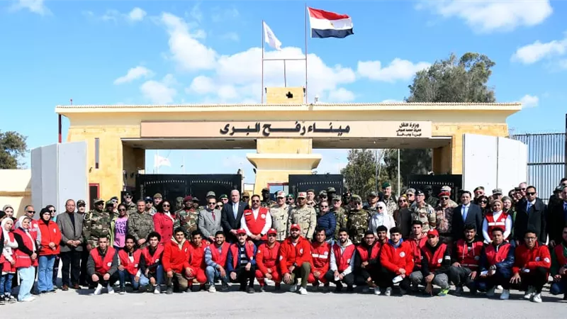 القوات المسلحة تنظم زيارة لوفد من أعضاء التمثيل العسكرى العربى والأجنبى لمعبر رفح