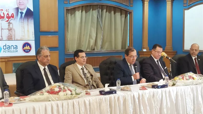 وزير البترول: نشكر مؤسسة دار التحرير على توثيق إنجازات 10 سنوات