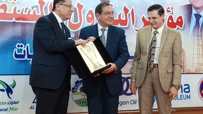 دار التحرير تقدم تكريما خاصا لوزير البترول