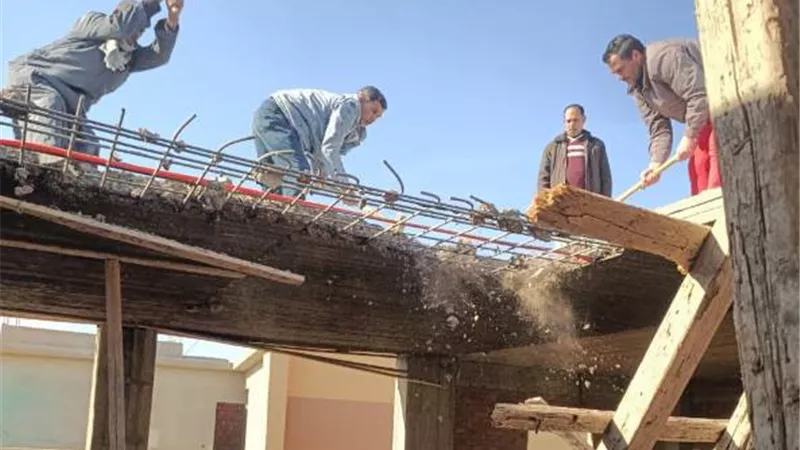 رضوان: جهاز بدر يزيل مخالفات سكنية ويتحفظ على مواد البناء.. صور
