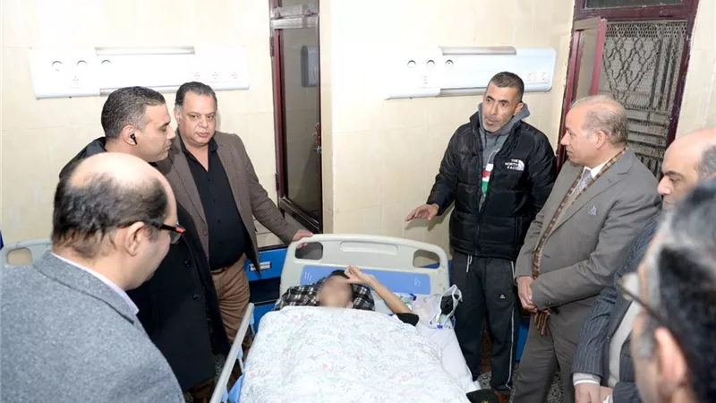 رئيس جامعة المنصورة يتابع علاج المصابين من أبناء الشعب الفلسطيني