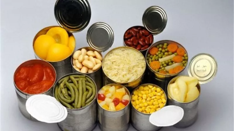 دراسة تكشف عن مواد خطيرة في المعلبات