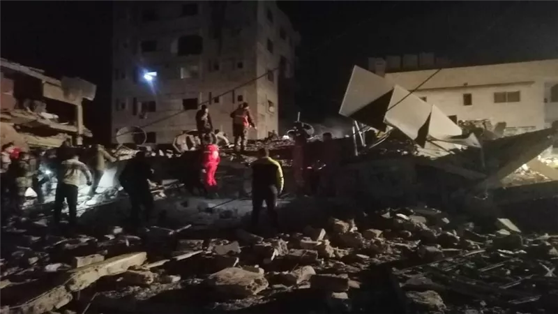 استشهاد وإصابة عدد من المدنيين جراء عدوان إسرائيلي على حمص السوري