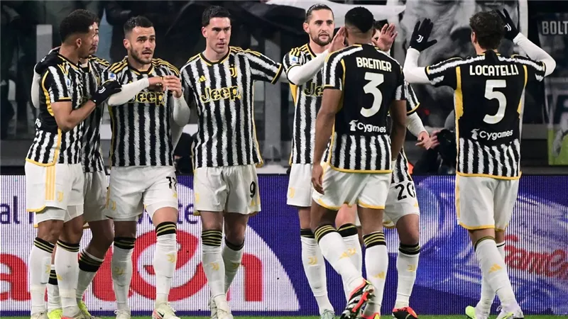 يوفنتوس ينافس ليفربول على صفقة هولندية