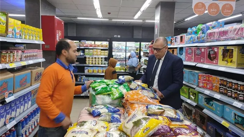 ضبط ١٤٥ مخالفة متنوعة خلال حملات على المخابز والأسواق بالمنيا