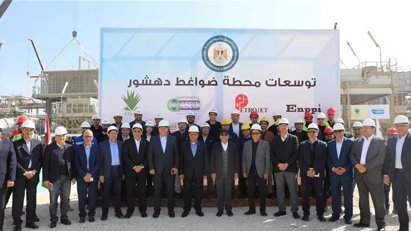 وزير البترول يتفقد توسعات محطة ضواغط غاز دهشور