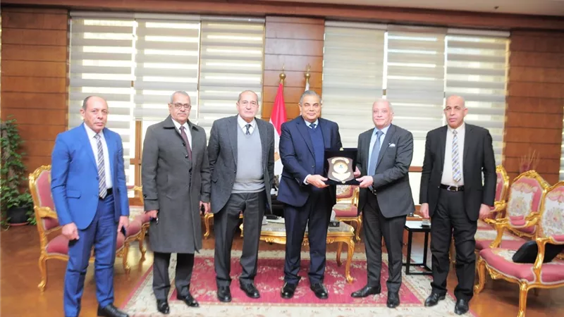 دسوقي يترأس لجنة اختيار عميد كلية الثروة السمكية وعلوم المصايد
