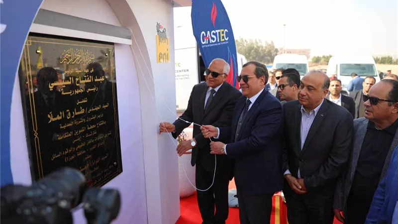 الملا ومحافظ الجيزة يفتتحان محطتي
