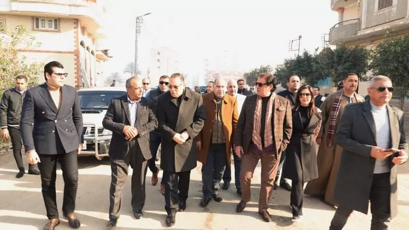 محافظ الشرقية يتفقد أعمال رصف طريق أبوحماد المسيد الحلمية بحطيط